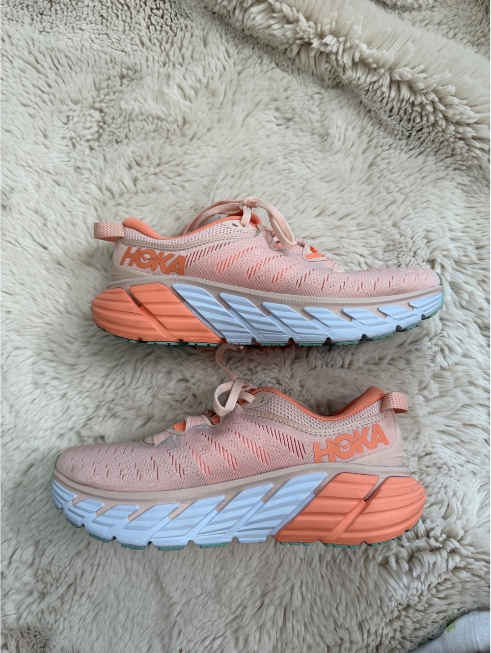 Hoka Gaviota 3 women’s running Shoes Size 7.5  Silver Peony / Cantaloupe